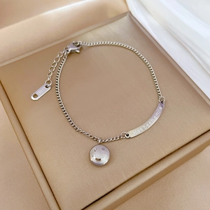 Bracciale smile in acciaio inossidabile argento con piastra incisa su sfondo di seta