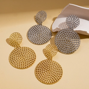 Boucles d'oreilles doubles disques ajourés en finitions or et argent sur pierres