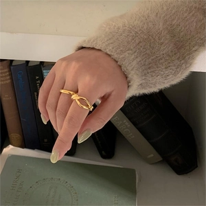 Elegant 925 sterling silver knotted gold ring with a polished minimalist twist design