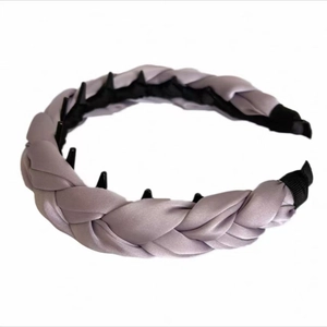 Detail of light purple satin braided headband with black anti-slip inner comb teeth