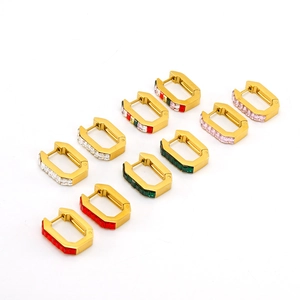 Boucles d'oreilles géométriques en acier doré 18K avec zircons colorés coupe baguette