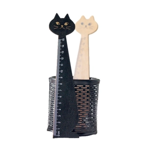 Set of cute 15cm wooden cat-shaped rulers in black and beige inside a metal pen holder