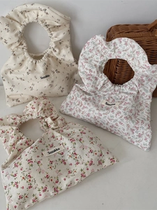 Minimalist floral canvas handbag with ruffled handles and rustic pastoral design