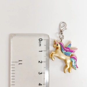 Colgante de unicornio con cierre de langosta medido a 3,5cm para diseño de joyas