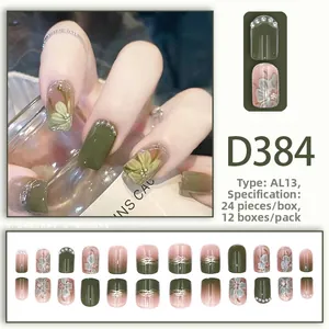 Detailansicht der D384 Kunstnägel mit Blumenmuster und Perlen im 24-teiligen Set für Damen