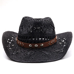 Chapeau de cowboy en paille noire avec bande en cuir cloutée pour protection solaire