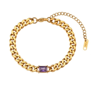Dettaglio di bracciale cubano placcato oro 18K con zircone rettangolare di colore viola