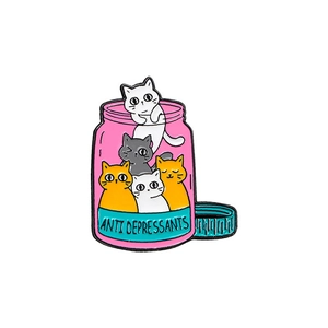 Broche créative en émail avec chats colorés dans une bouteille pour accessoire de vêtement
