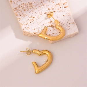 Heart Stud Earrings 18K Gold Plated Stainless Steel Minimalist Geometric Jewelry Accessory For Women Daily Wear