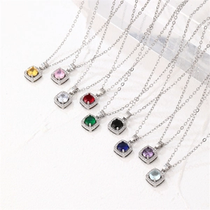 Elegant Copper Square Pendant Necklace For Women Micro Rhinestone Inlaid Geometric Sugar Cube Clavicle Chain Jewelry