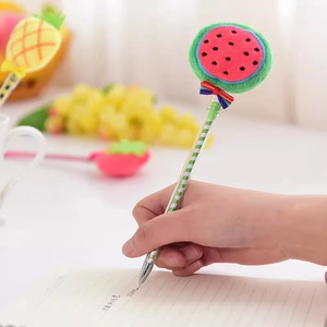 Penna gel creativa con pompon a forma di anguria e fusto a strisce verdi per cartoleria