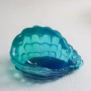 Dettaglio macro di uno stampo in resina a conchiglia blu sfumato per scatole fai-da-te