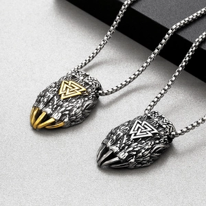 Détails des pendentifs patte d'ours viking avec symbole Valknut sur colliers de chaîne