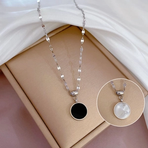 Detail of double-sided mother-of-pearl titanium steel necklace in silver finish