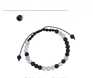 Vue détaillée du bracelet code Morse avec perles turquoise blanc et noir mat de 6 mm