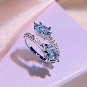Eleganter S925 Silberring mit Aquamarin-Kleeblatt und blauen Edelsteinen im Marquise-Schliff