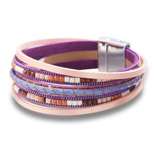 Bracelet multicouche en cuir bohème avec perles colorées et fermoir magnétique
