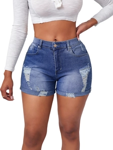 Detail von zerrissenen Denim-Shorts mit hoher Taille, Distressed-Look und Rollsaumkante