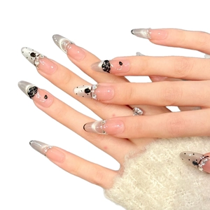 Y2K Press-on-Nägel mit rosa Basis, Cat-Eye-French-Tips und schwarzen 3D-Schleifen-Charms