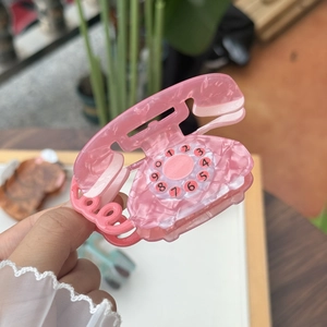 Pince à cheveux vintage en acrylique rose en forme de téléphone rétro pour femmes