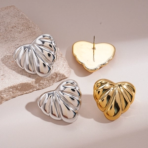 Chic acrylic heart earrings with shell texture in gold and silver metal finishes
