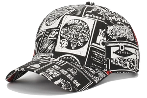 Dettaglio della stampa manga monocromatica e del tessuto twill sul cappellino da baseball