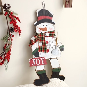 Decorazione da parete pupazzo di neve in legno con scritta JOY e sciarpa scozzese