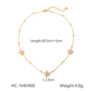 Detail showing 18K gold stainless steel flower necklace dimensions and 4.8g weight specs
