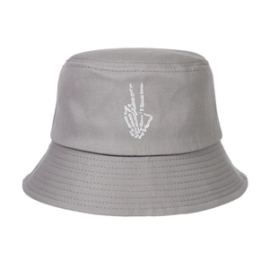 Cappello a secchiello in cotone grigio con ricamo a mano scheletro e tesa rinforzata