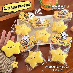 Llavero de estrella de peluche amarillo con cara bordada y embalaje de tarjeta de regalo