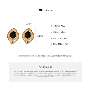 Detailed size chart and specifications of vintage floral oval stud earrings in gold