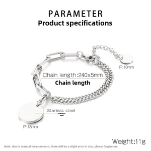 Détail du bracelet double chaîne en acier inoxydable avec pendentifs ronds de 10mm et 18mm