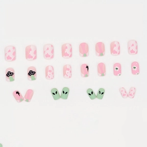 24 faux ongles mats avec imprimé vache rose et illustrations d'extraterrestres UFO