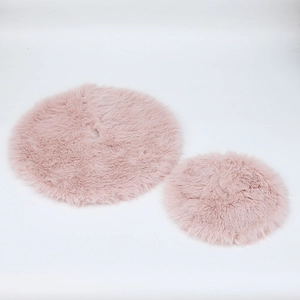 Roze lange pluche kerstboomrok van pluizig imitatiebont voor feestelijke decoraties