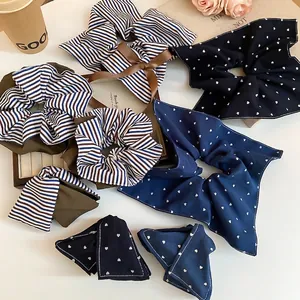 Chouchous en tissu à pois et rayures avec des motifs élégants de nœuds papillon