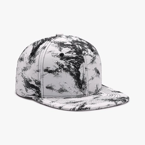 Gorra de béisbol de ala plana con elegante patrón tie-dye jaspeado en blanco y negro