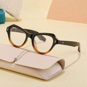 Occhiali da sole cat-eye da donna con montatura sfumata e custodia di lusso