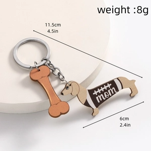 Detail van teckel hond sleutelhanger met gewicht 8g en 11,5cm lengte op display
