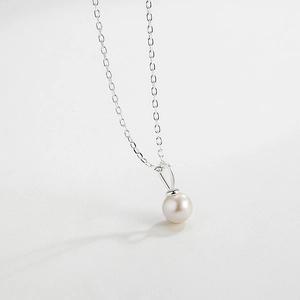 Elegant natural freshwater pearl necklace on a minimalist S925 sterling silver chain