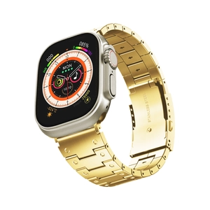 Detalle de la correa de acero inoxidable dorado en un reloj inteligente plateado con hebilla grabada