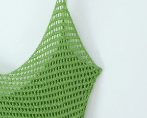 Dettaglio ravvicinato della trama in maglia a uncinetto traforata verde vivace