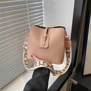 Women Bucket Bag PU Leather Litchi Pattern Wide Jacquard Strap Letter Print Crossbody Shoulder Bag Simple Fashion