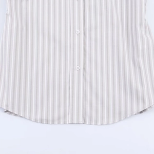 Camicia classica in popeline a righe grigie e bianche con spalline imbottite moda