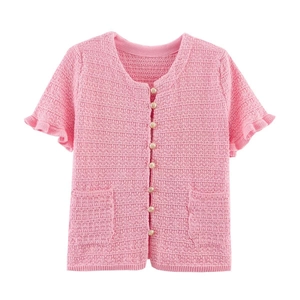 Gilet en tricot rose à manches courtes avec boutons dorés et poignets à volants