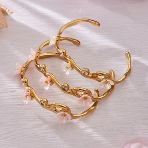 Chic 18k gold plated stainless steel floral C-shaped open bracelet with 5A zircon stones