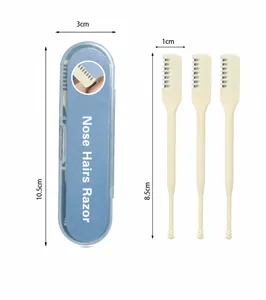 Vue détaillée de trois rasoirs pour poils de nez avec lames inox et un étui de rangement bleu
