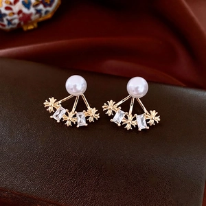 Orecchini a fiore con perle placcati oro 14k con zircone rettangolare design vintage