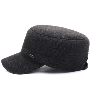 Dunkelgraue Schirmmütze für Herren mit Fleece-Futter und Ohrenschutz für den Winter