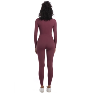 Vue arrière du body de yoga à manches longues extensible en mauve avec coupe ajustée