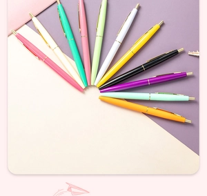 Détails de stylos à bille rétractables avec clips dorés en diverses couleurs pastel